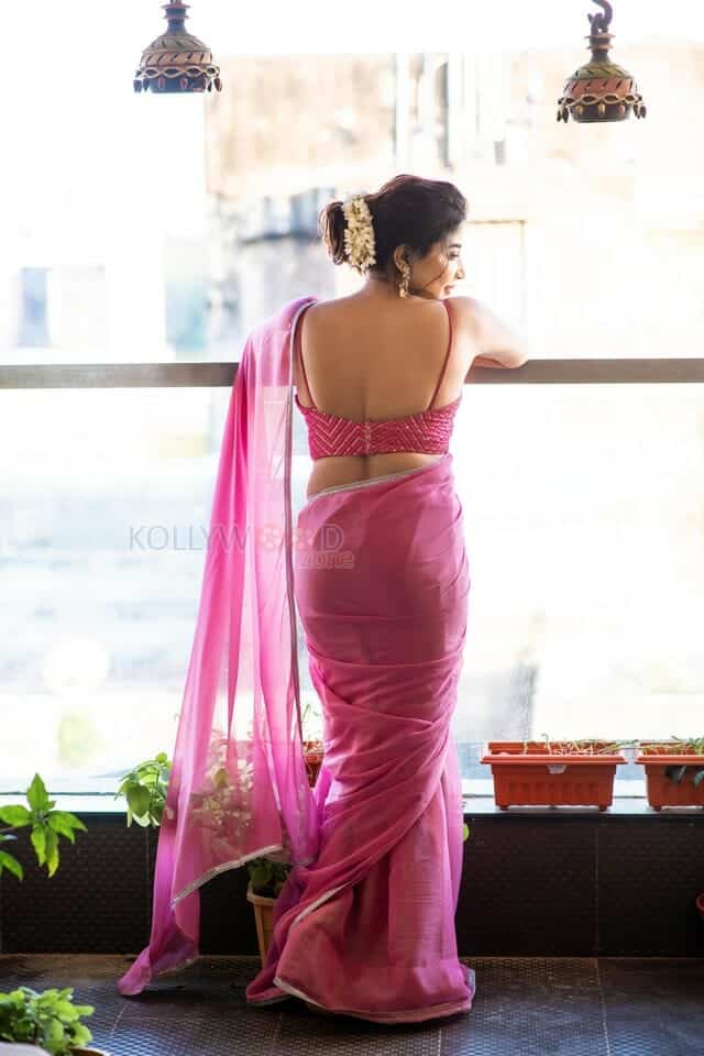 Sexy Actress Sakshi Agarwal in Violet Saree Photoshoot Pictures 03