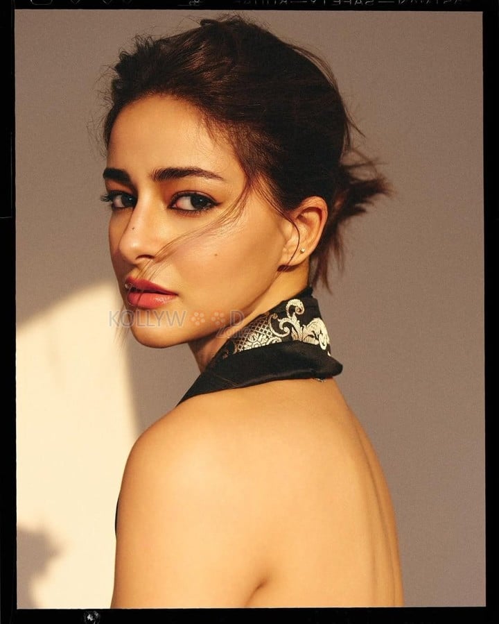 Sexy Ananya Panday in a Black and Golden Saree with a Sleeveless Blouse Photos 01