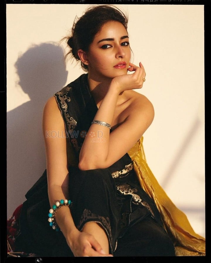 Sexy Ananya Panday in a Black and Golden Saree with a Sleeveless Blouse Photos 12