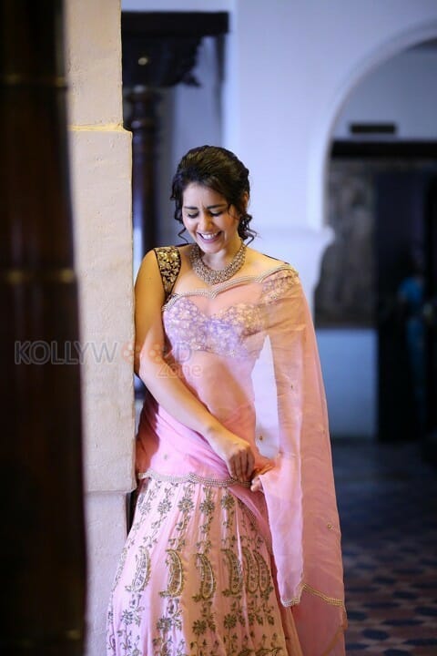 Sexy And Beautiful Raashi Khanna Saree Pictures