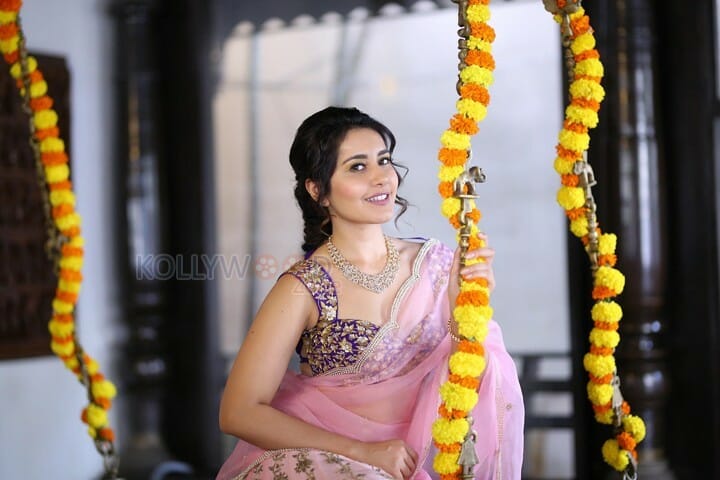 Sexy And Beautiful Raashi Khanna Saree Pictures