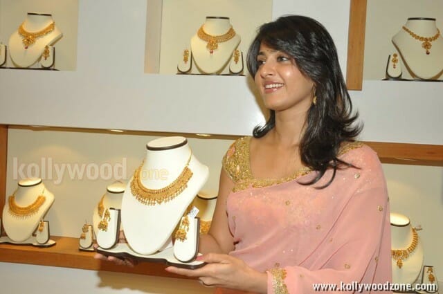 Sexy Anushka At Mbs Jewellers Photos