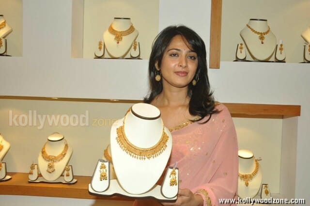 Sexy Anushka At Mbs Jewellers Photos