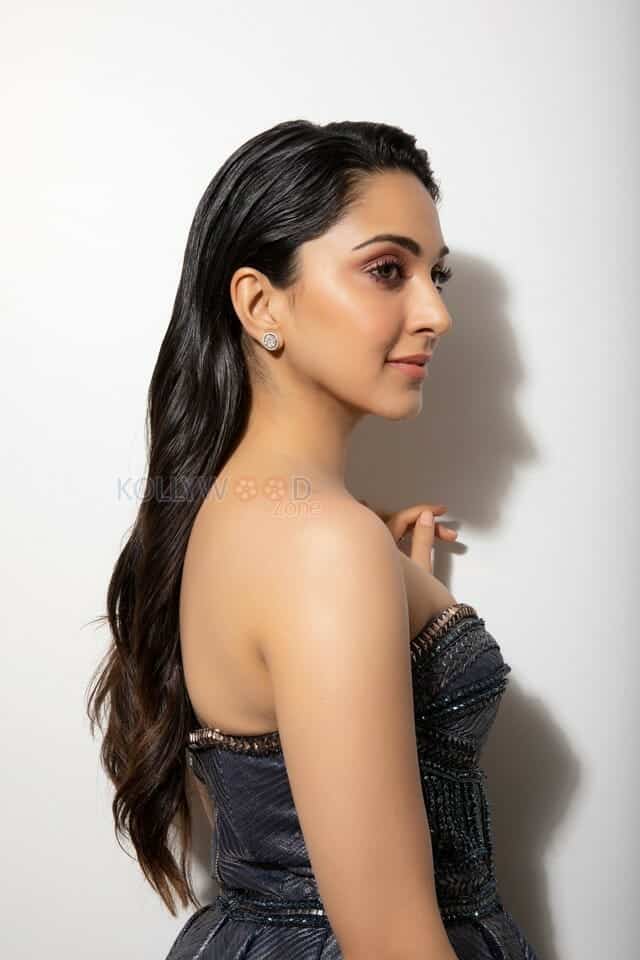 Sexy Beauty Kiara Advani Photoshoot Pictures 07