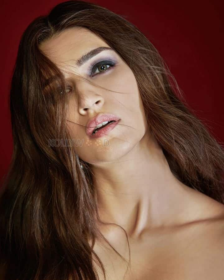 Sexy Beauty Kriti Sanon Photoshoot Stills 02