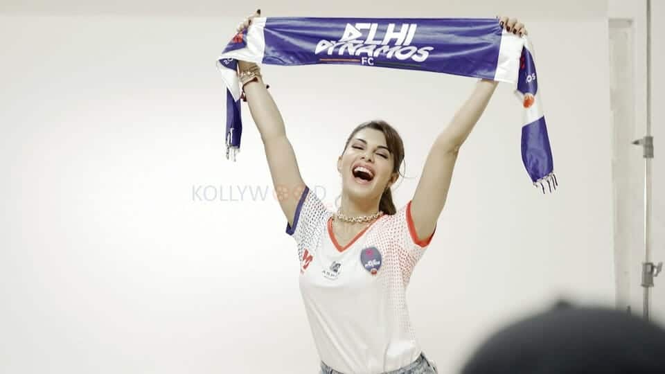 Sexy Jacqueline Fernandez in Delhi Dynamos Photoshoot Stills 03