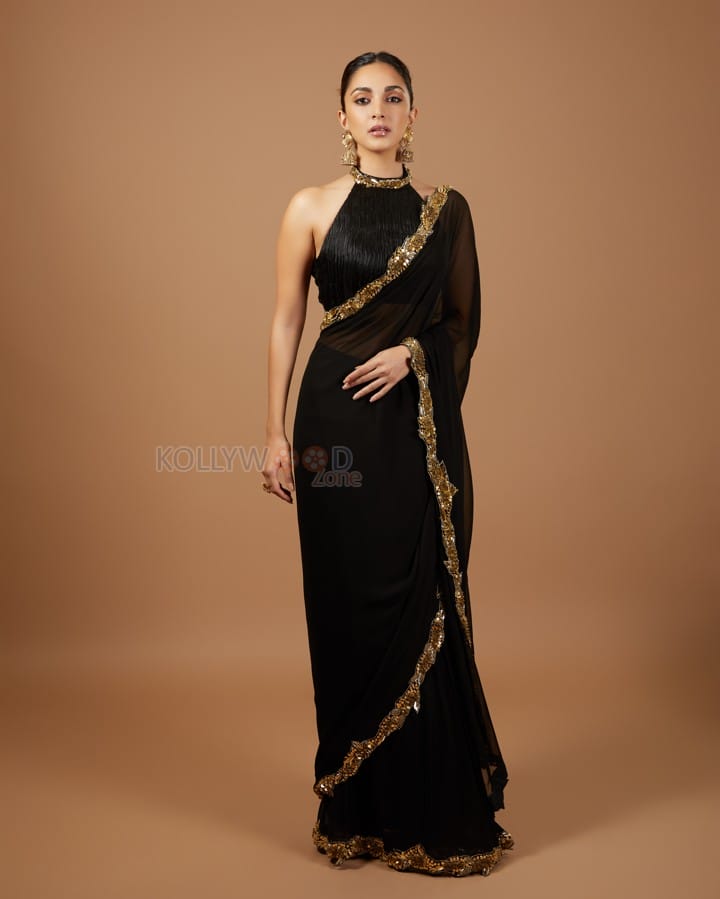 Sexy Kiara Advani in a Black Party Wear Saree with Halter Neck Sleeveless Blouse Photos 01