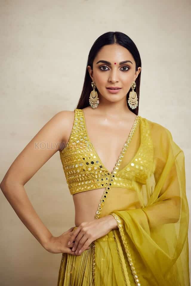 Sexy Kiara Advani in a Yellow Mustard Dress Pictures 01