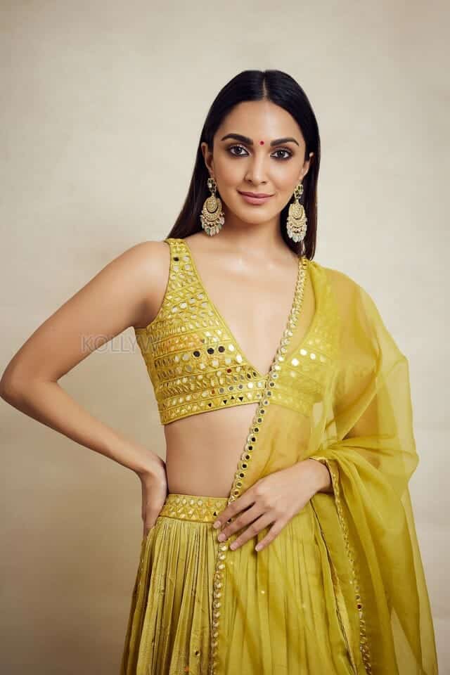 Sexy Kiara Advani in a Yellow Mustard Dress Pictures 03