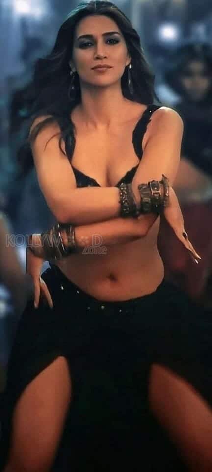 Sexy Kriti Sanon in a Song Dance Photos 02