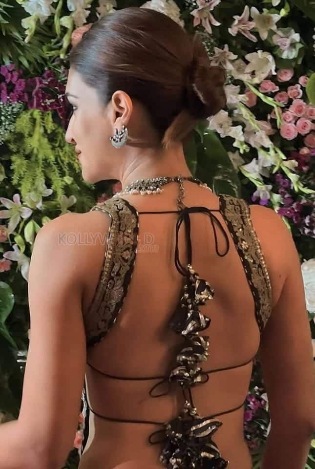 Sexy Kriti Sanon in a Stunning Black Lehenga Set for Diwali Photos 07