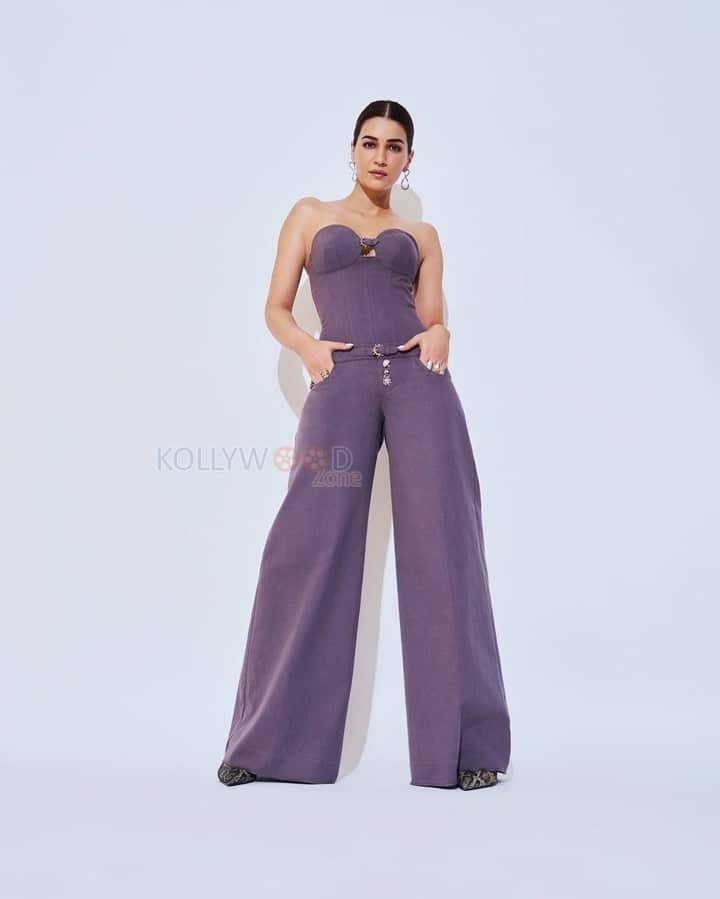 Sexy Kriti Sanon in an Off Shoulder Outfit Pictures 02