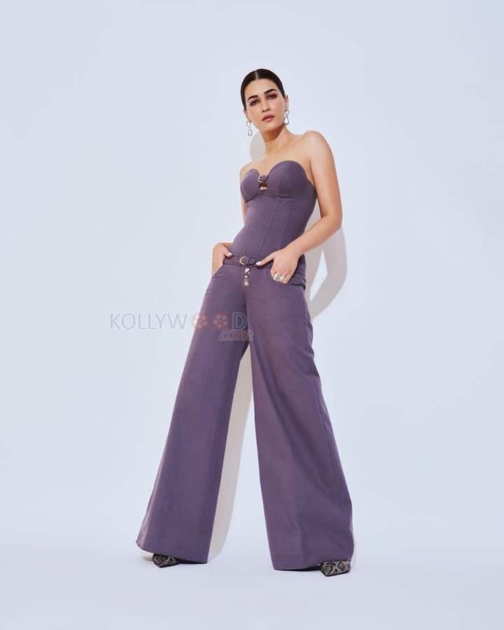 Sexy Kriti Sanon in an Off Shoulder Outfit Pictures 07