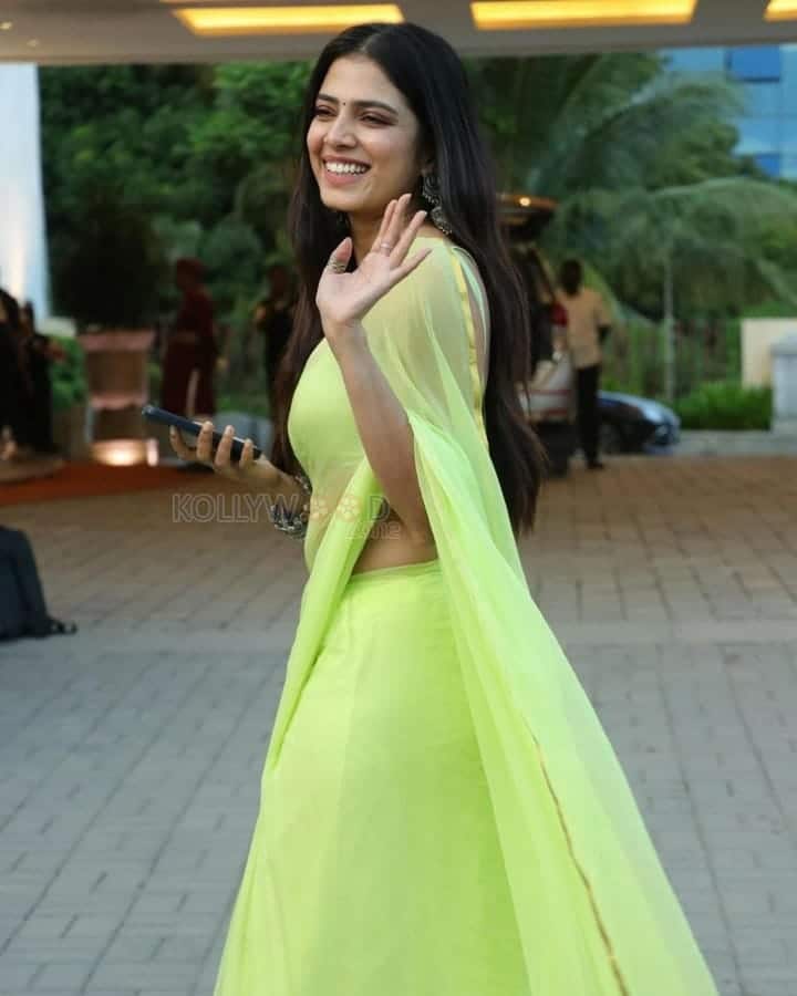 Sexy Malavika Mohanan in a Stunning Light Green Transparent Saree Photos 02