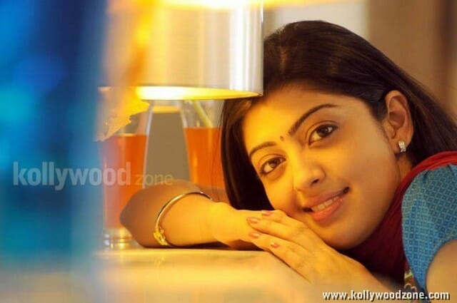 Sexy Pranitha In Udhayan Movie Pictures