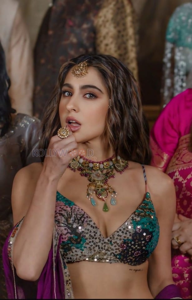 Sexy Sara Ali Khan in a Belly Dancer Dress Photos 01