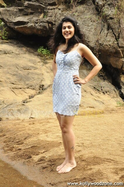 Sexy Tapsee In Vandhan Vendran Movie Photos