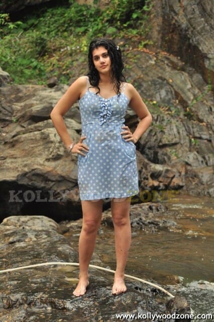 Sexy Tapsee In Vanthaan Ventraan Movie Pictures