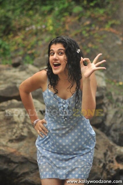 Sexy Tapsee In Vanthaan Ventraan Movie Pictures