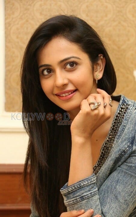 Sexy Tolly Actress Rakul Preet Singh Photos