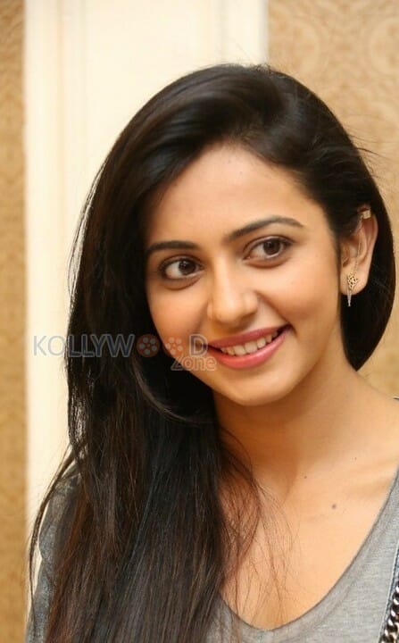 Sexy Tolly Actress Rakul Preet Singh Photos