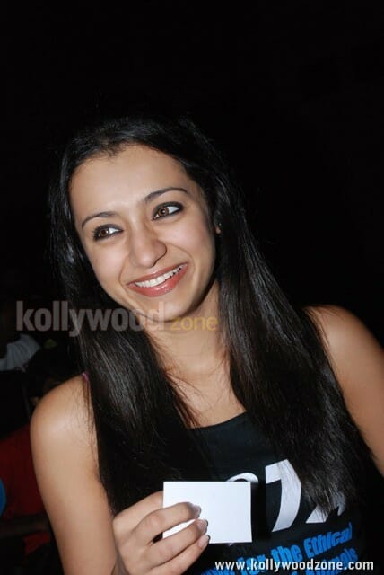 Sexy Trisha In Black Tshirt And Jeans Pictures