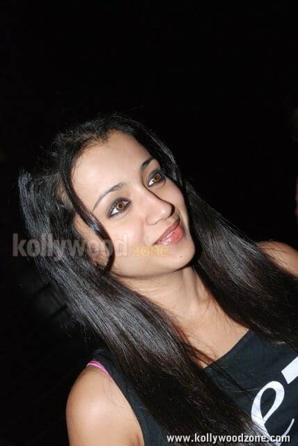 Sexy Trisha In Black Tshirt And Jeans Pictures