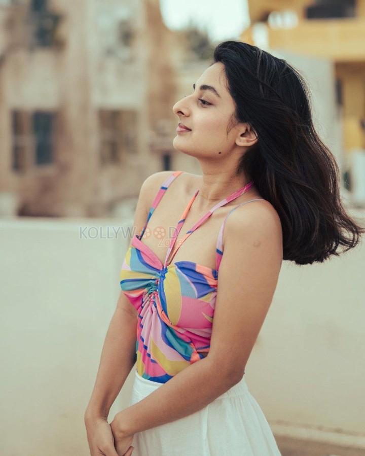 Sizzling Beauty Esther Anil in a Colourful Top and White Skirt Pictures 05