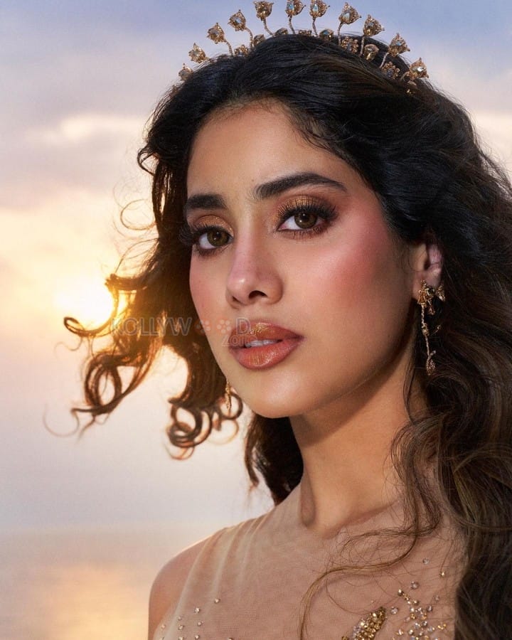 Sizzling Hot Janhvi Kapoor in a Thigh High Slit Golden Skirt with a Tiara Pictures 03