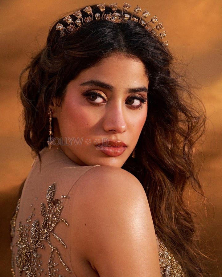 Sizzling Hot Janhvi Kapoor in a Thigh High Slit Golden Skirt with a Tiara Pictures 06