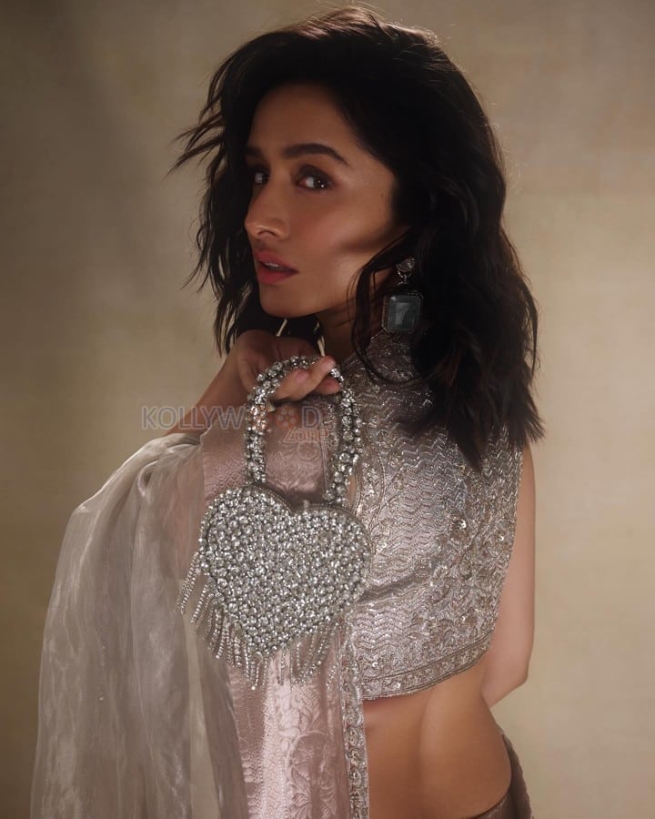 Sizzling Hot Shraddha Kapoor in a Silver Tissue Saree with a Matching Silver Blouse Pictures 06