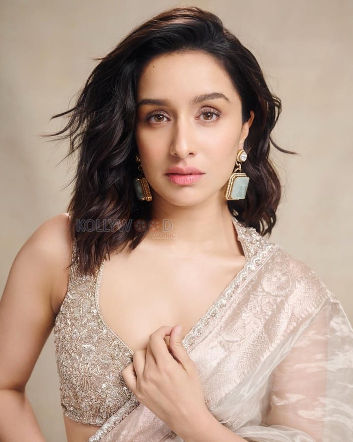 Sizzling Hot Shraddha Kapoor in a Silver Tissue Saree with a Matching Silver Blouse Pictures 07