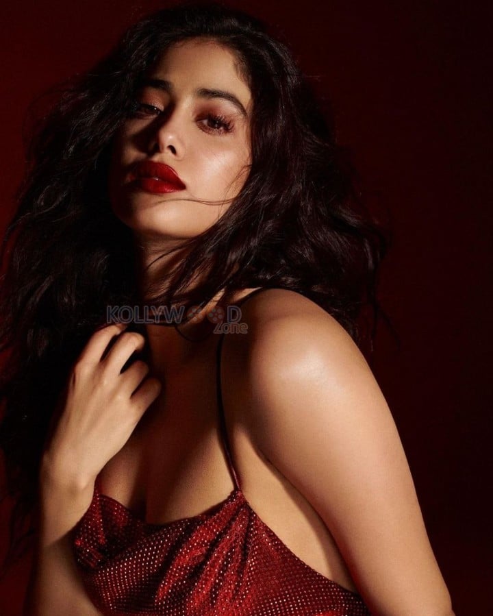 Sizzling Janhvi Kapoor in a Cherry Red Strappy Cowl Neck Cocktail Gown Photos 02