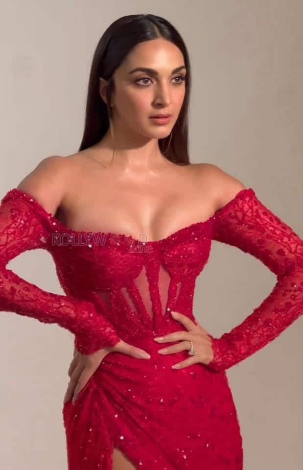 Sizzling Kiara Advani Sexy Photoshoot Stills 01