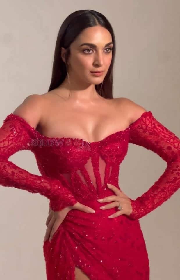 Sizzling Kiara Advani Sexy Photoshoot Stills 02