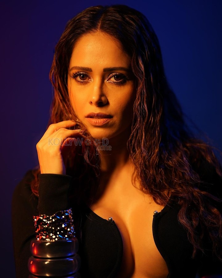 Sizzling Nushrratt Bharuccha Cleavage in a Black Bold Dress Photos 02