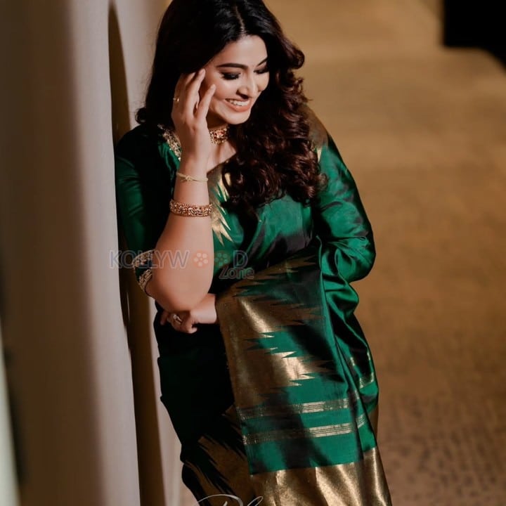 Smile Queen Sneha in a Green Silk Saree Photos 05