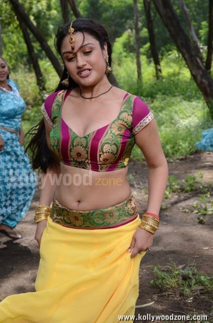 Sonia Agarwal Hot Cleavage Photos