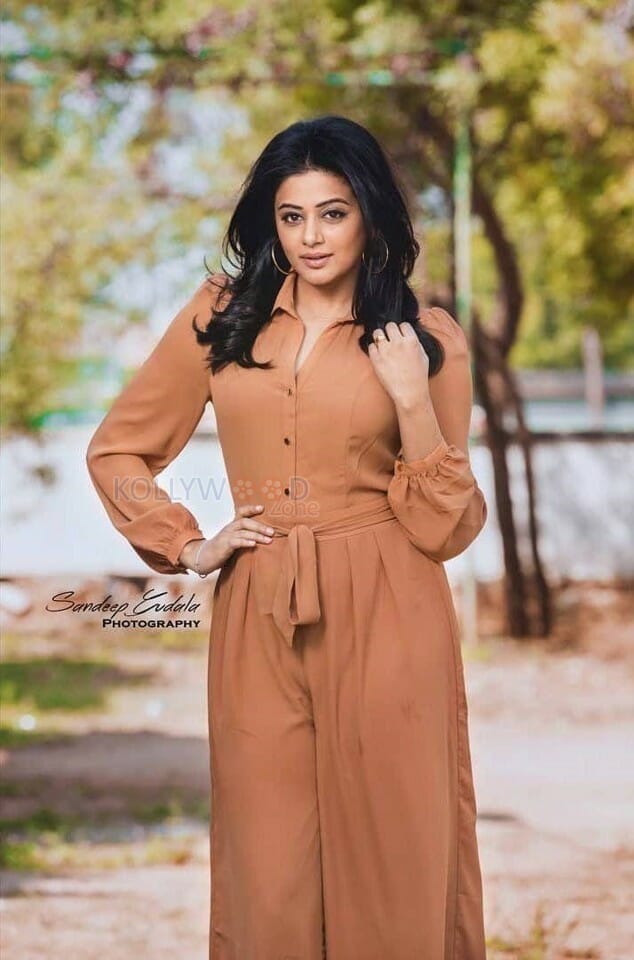 South Actress Priyamani Latest Photoshoot Pictures