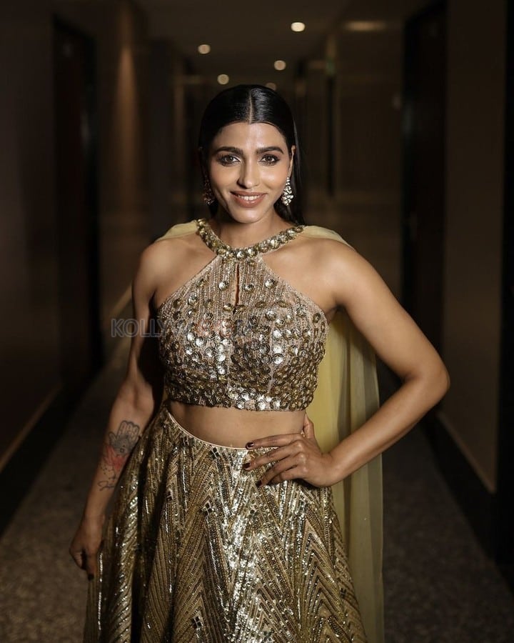 South Actress Sai Dhanshika in a Golden Lehenga Photos 03