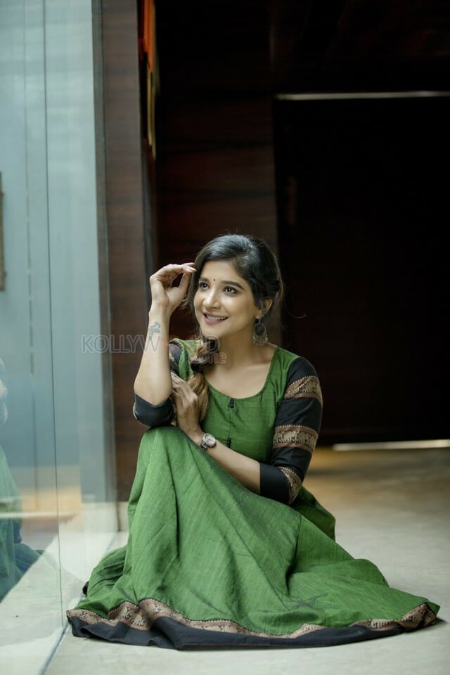 South Actress Sakshi Agarwal Photoshoot Pictures