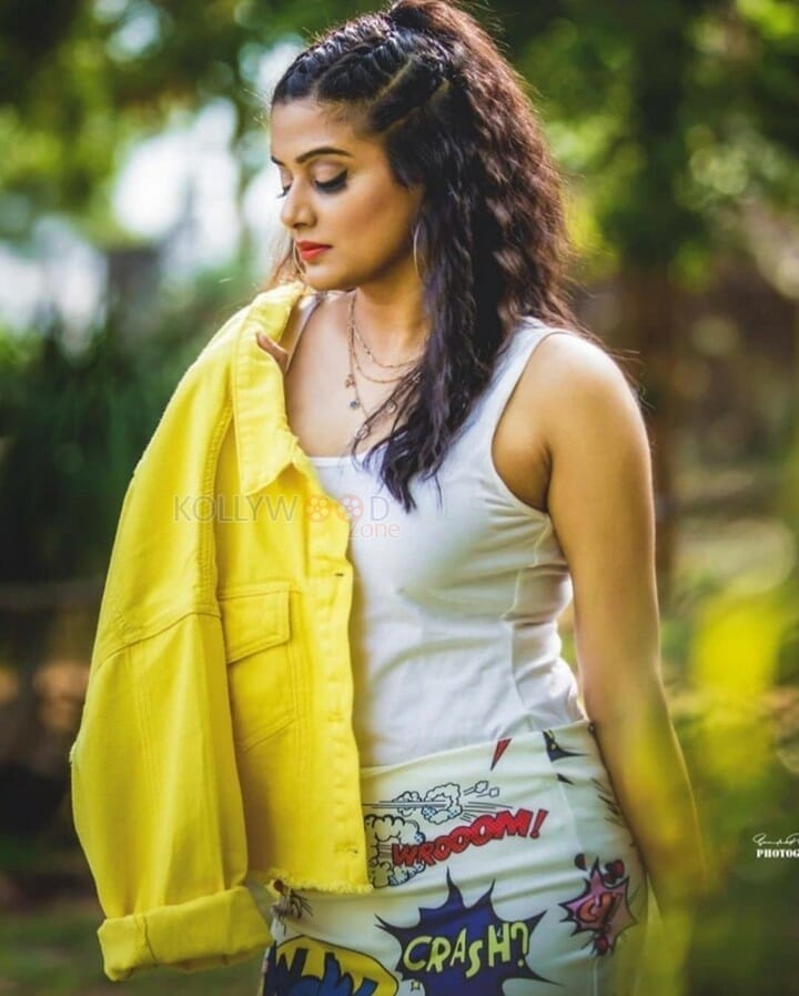 South Indian Film Actress Priyamani Photoshoot Stills