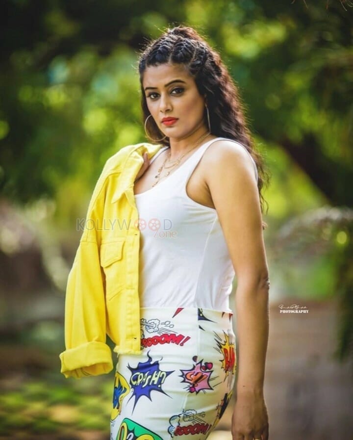 South Indian Film Actress Priyamani Photoshoot Stills