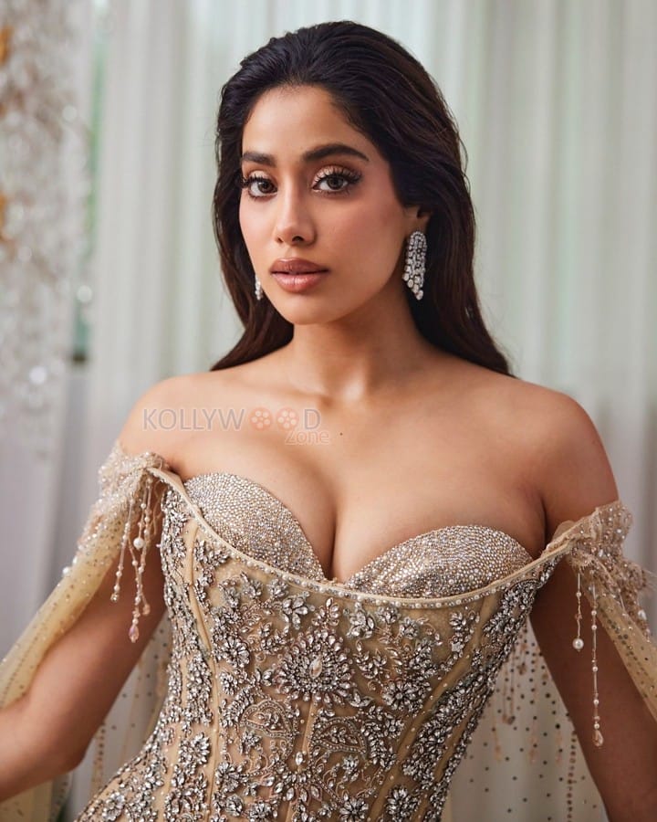 Sparkling Beauty Janhvi Kapoor in an Off Shoulder Corset Lehenga Photos 04