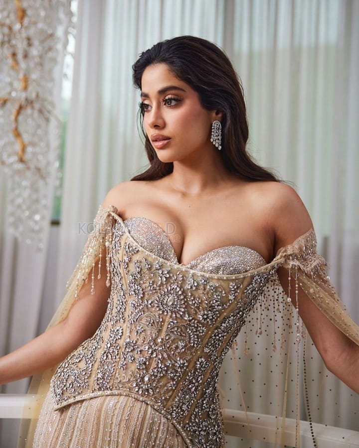 Sparkling Beauty Janhvi Kapoor in an Off Shoulder Corset Lehenga Photos 06