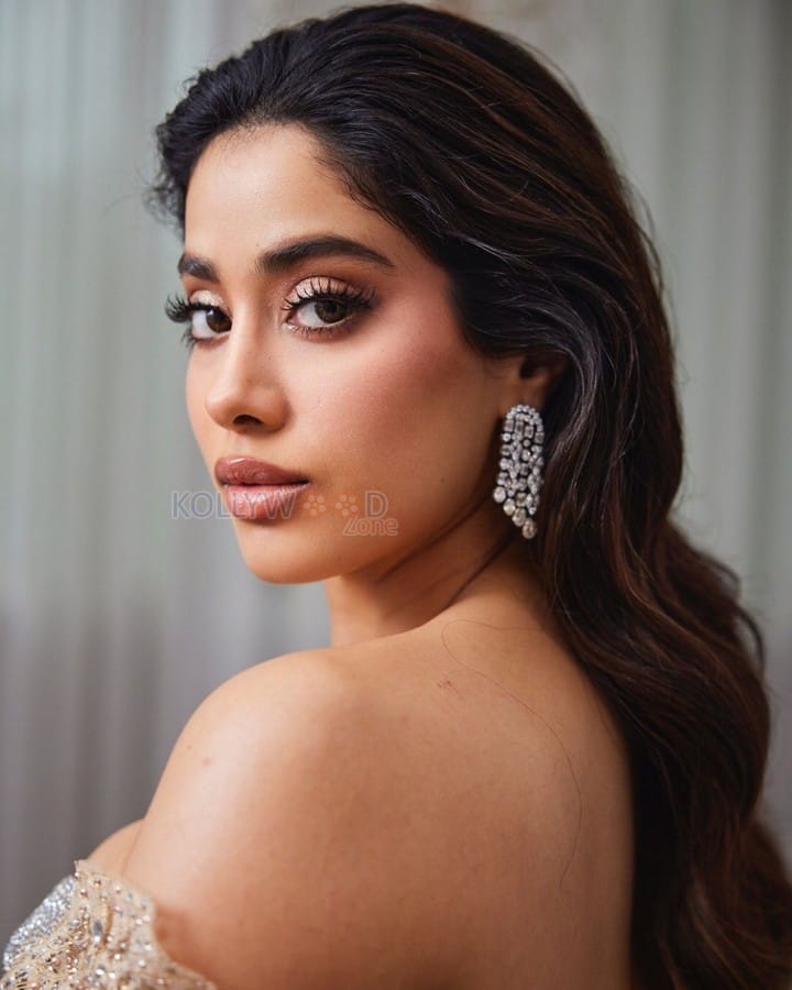 Sparkling Beauty Janhvi Kapoor in an Off Shoulder Corset Lehenga Photos 07