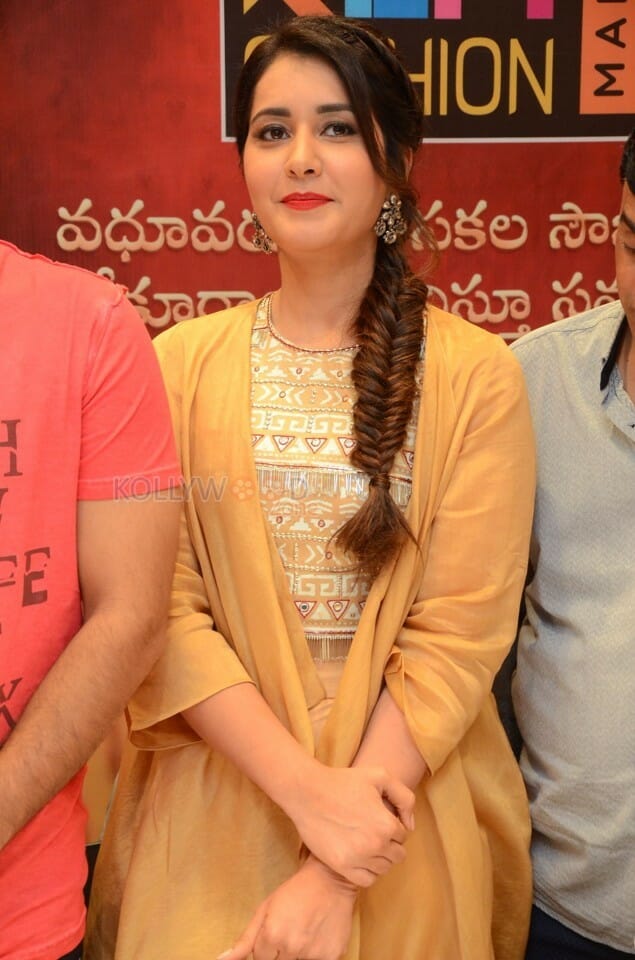 Srinivasa Kalyanam Actress Raashi Khanna At Klm Fashion Mall Photos