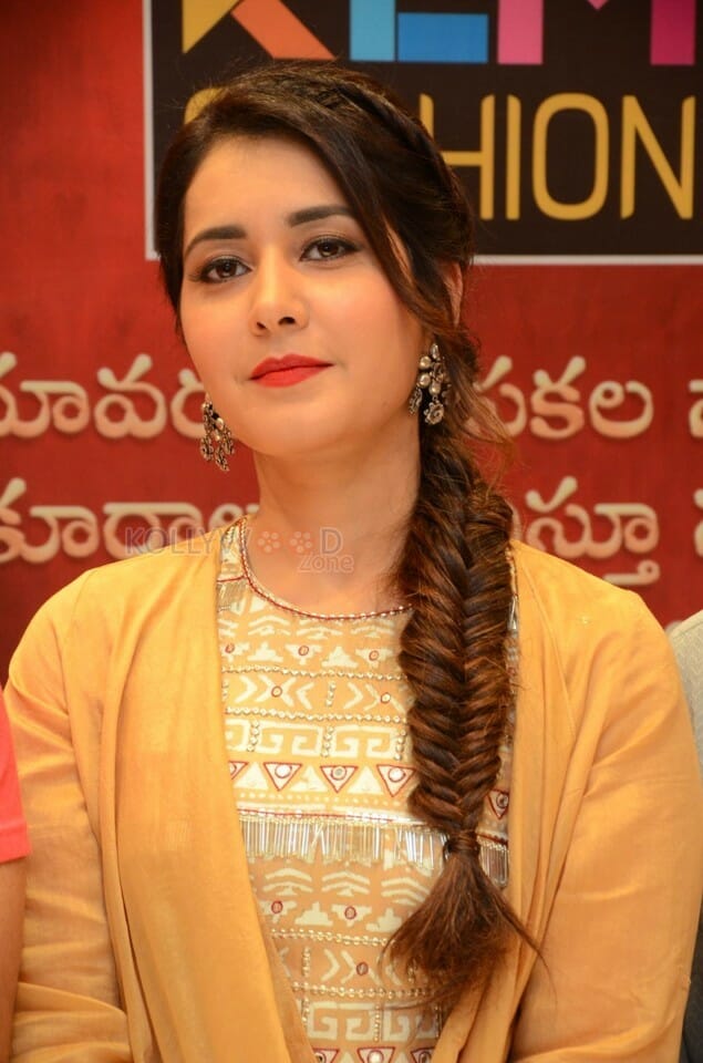 Srinivasa Kalyanam Actress Raashi Khanna At Klm Fashion Mall Photos