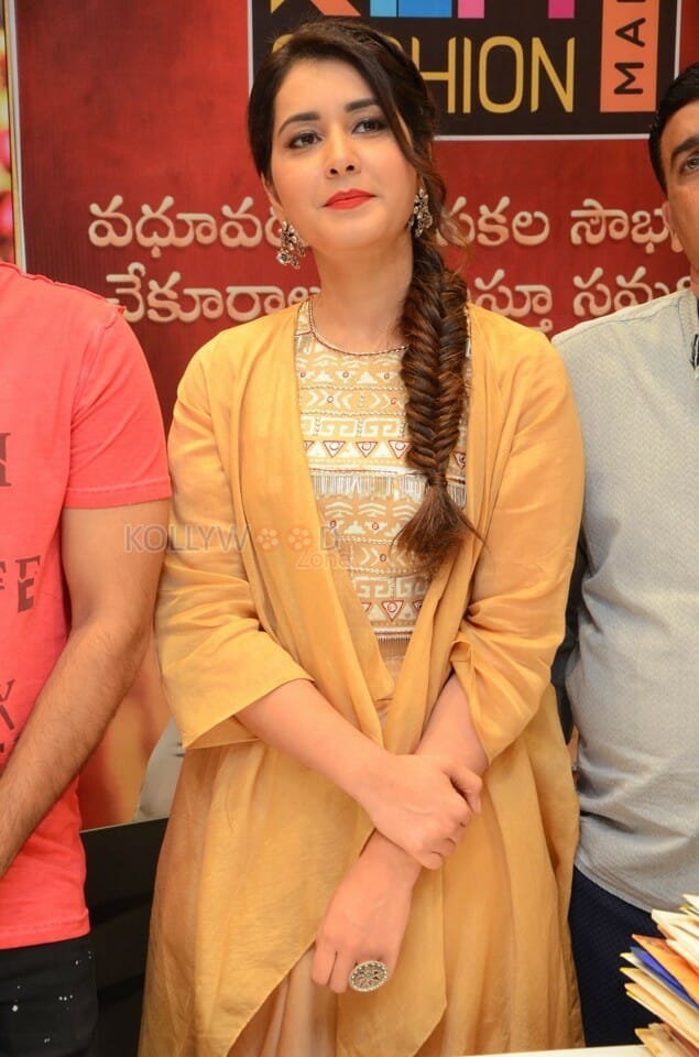 Srinivasa Kalyanam Actress Raashi Khanna At Klm Fashion Mall Photos