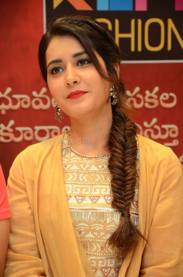 Srinivasa Kalyanam Actress Raashi Khanna At Klm Fashion Mall Photos